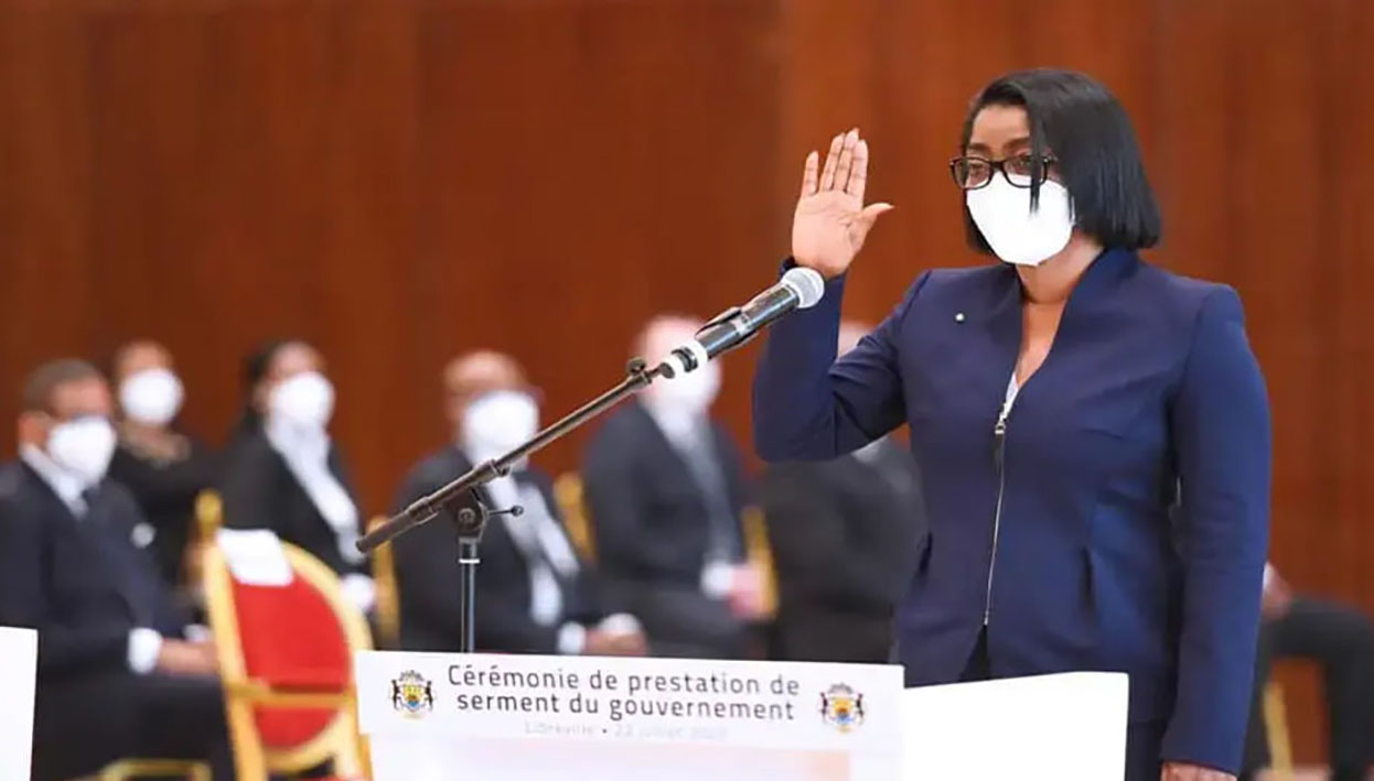 Le Premier ministre, Rose Christiane Ossouka Raponda.