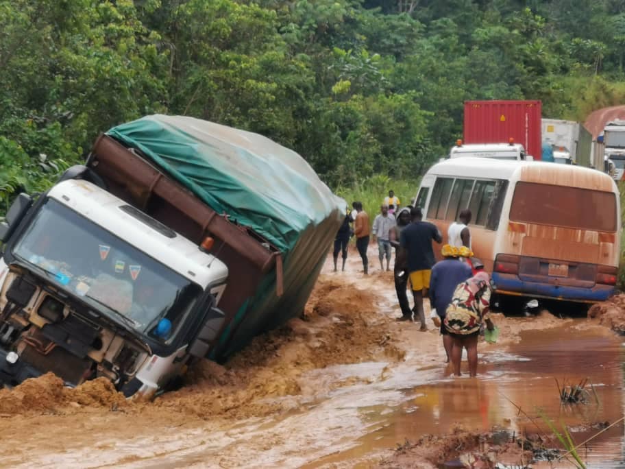 Le tronçon Ovan-Makokou en période de fortes crues. (Gabonactu.com)