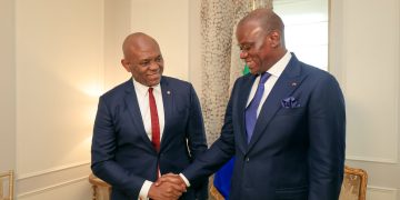 Le Général Brice Clotaire Oligui Nguema et Tony Elumelu, PDG du Groupe bancaire United Bank for Africa (UBA).