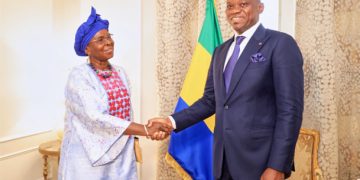 Le Général Brice Clotaire Oligui Nguema et le Dr Juliette Biao Koudenoukpo, Directrice et Représentante Régionale du Forum des Nations Unies pour les Forêts.